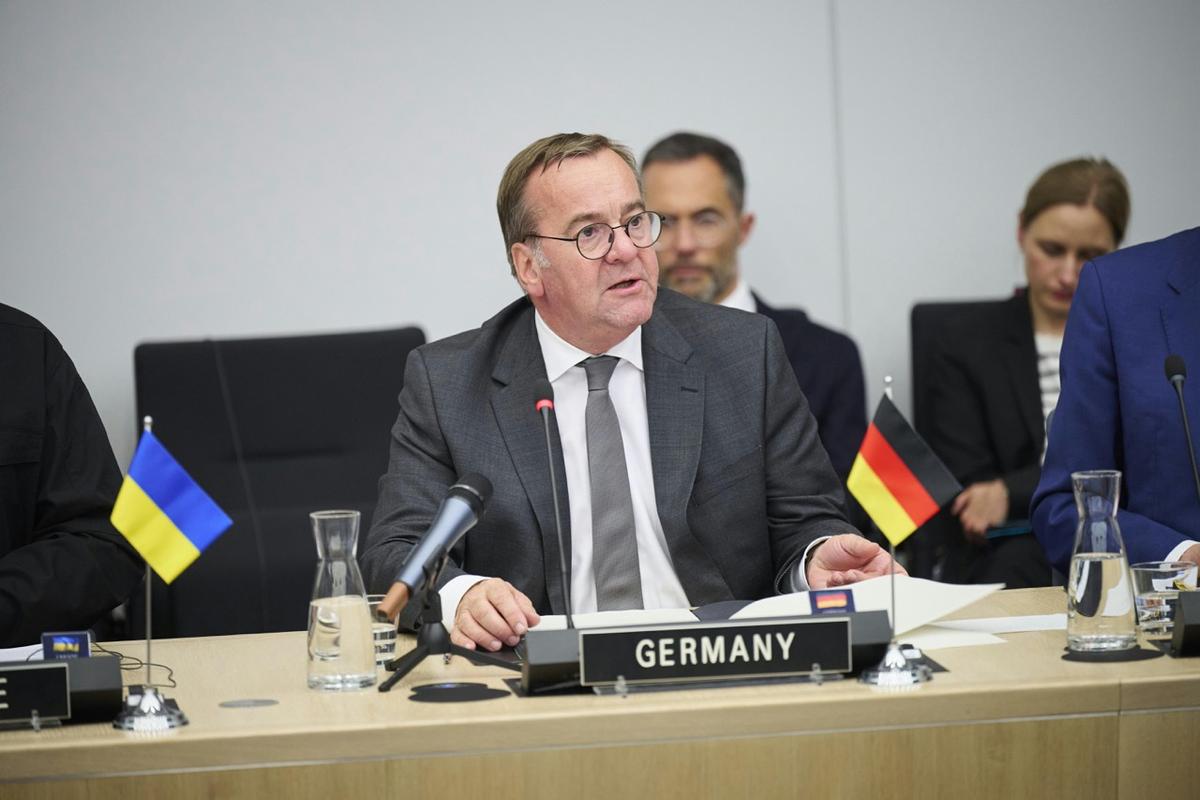 Boris Pistorius, ministre de la défense, dans un congrès à l'OTAN sur l'Ukraine