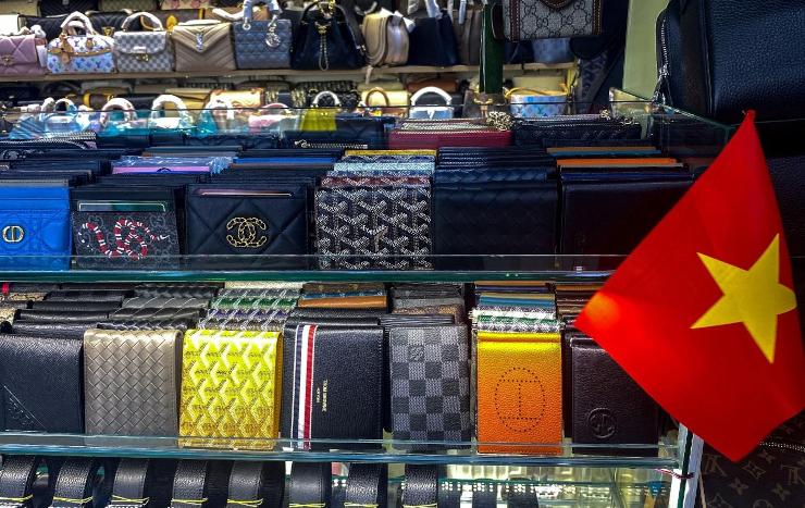 Contrefaçon : saisie massive dans un centre commercial à Ho Chi Minh-Ville