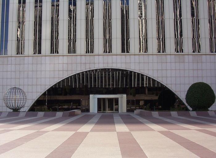 entrée de la Torre Picasso à Madrid, siège de Deloitte en Espagne