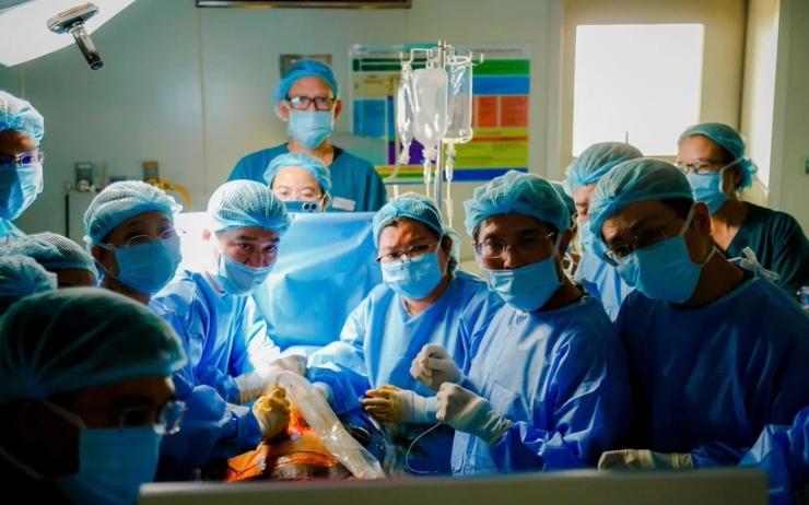 Des médecins vietnamiens réalisent une intervention in utero réussie