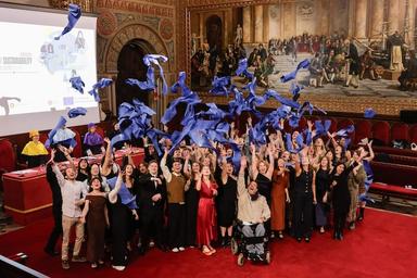 des étudiants lors de leurs cérémonie de remise de diplome à l'université de barcelone