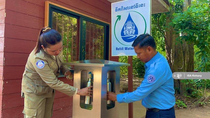 Des stations d’eau potable pour un tourisme plus durable à Angkor