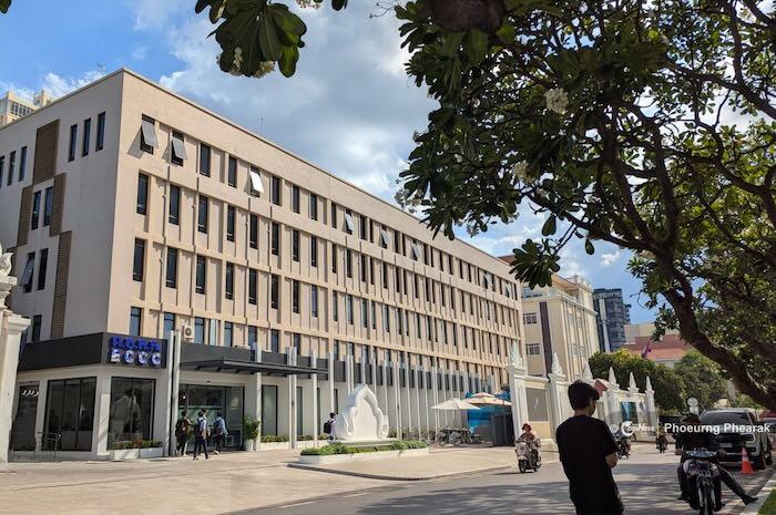 La bibliothèque née du tribunal khmer rouge attire les étudiants