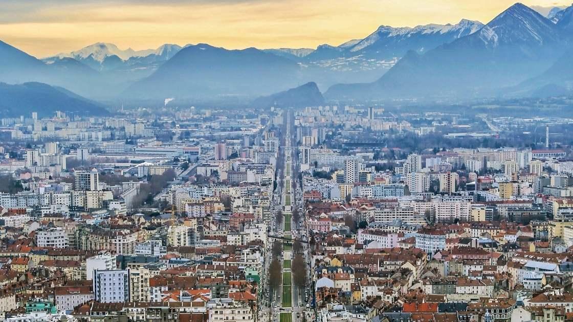 Expatriés à Hô Chi Minh Ville : comment gérer votre plomberie à Grenoble à distance