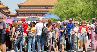 foreign-tourists-GT-r8o8017jvhq621pef970inyd9wlhxhkug12br2lwbs