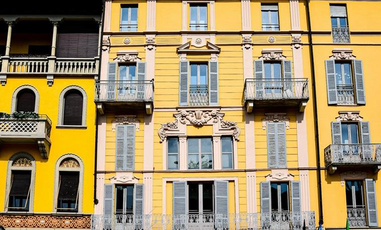 immeubles jaune en italie