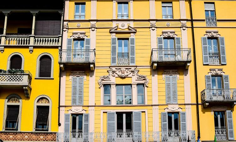 immeubles jaune en italie