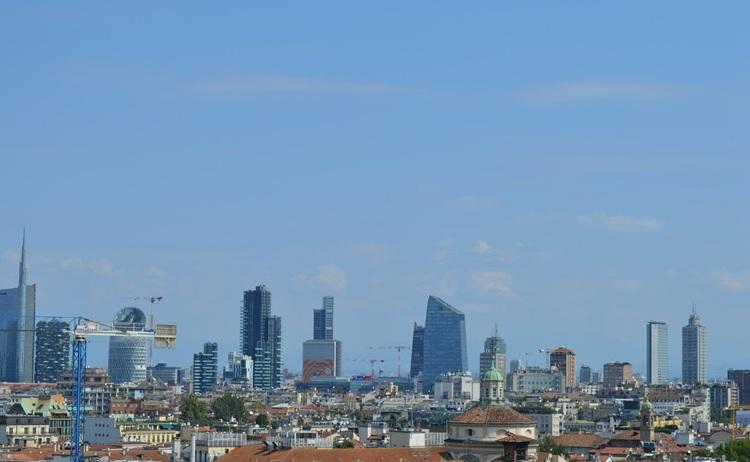 vue sur les immeubles et gratte ciel de Milan