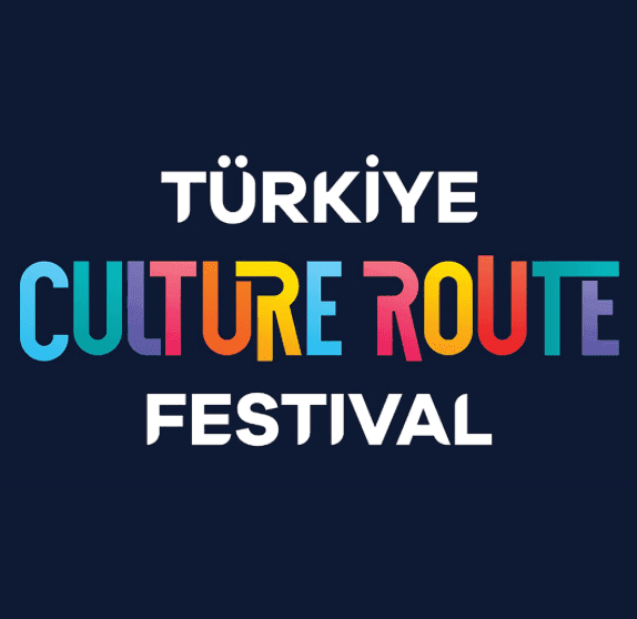 Logo officiel du Türkiye Culture Route Festival 2025, événement culturel à Istanbul du 27 septembre au 5 octobre