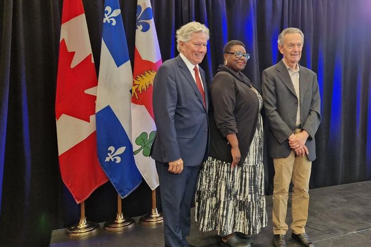 Mme Ericka Alneus entourées des co-fondateurs du RIMF, Michel Robitaille et Christian Philip, à droite. - Photo Augustin Eychenne