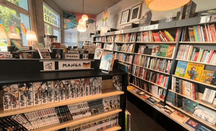Intérieur de la librairie du Grenier à Bulles