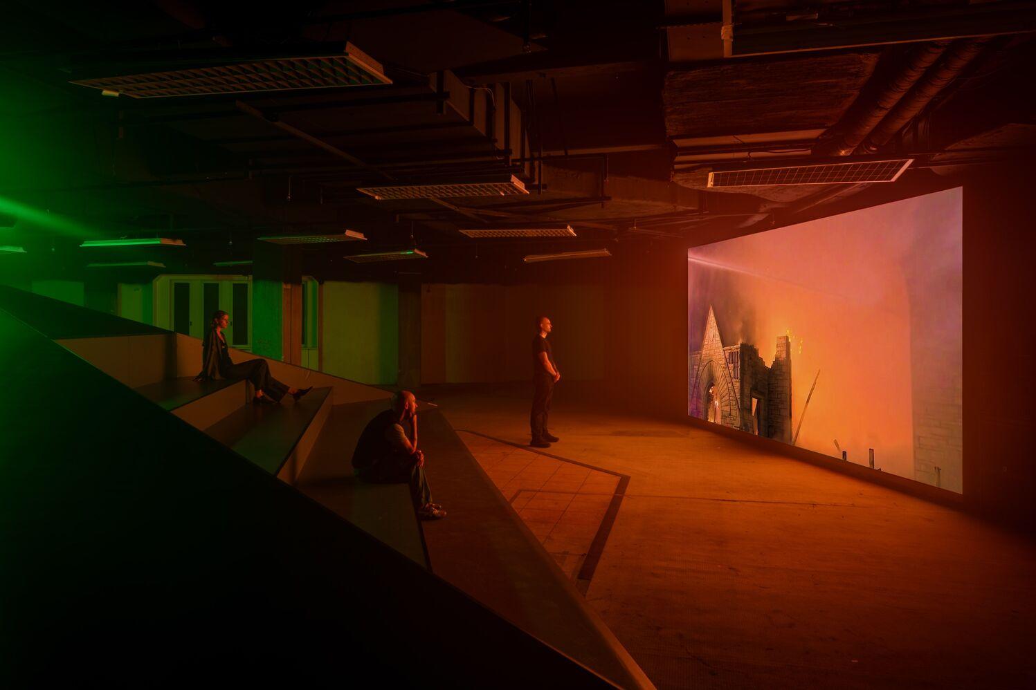 Photo de l'installation de Christelle Oyiri Dead God Flow