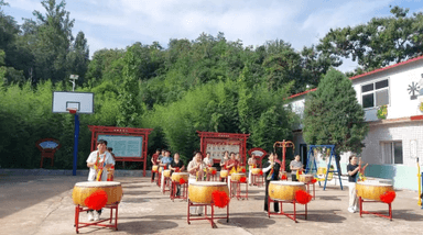 Performance de tambour par les femmes de Zhoushan