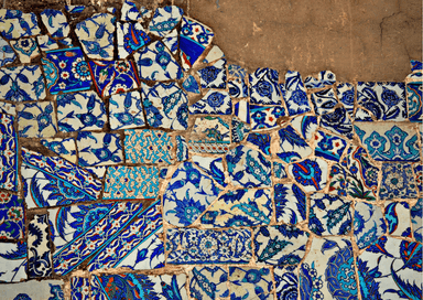 arreaux d’Iznik à motifs bleus et turquoise, héritage ottoman à Istanbul