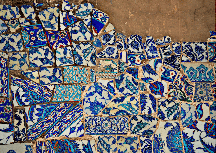 arreaux d’Iznik à motifs bleus et turquoise, héritage ottoman à Istanbul
