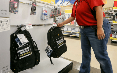 Aux États-Unis, des cartables blindés pour préparer la rentrée scolaire