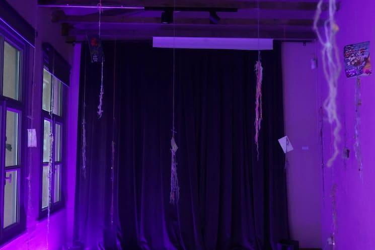 Vue de l’installation « Spells » de Céline Manz à Saye İstanbul, août 2025