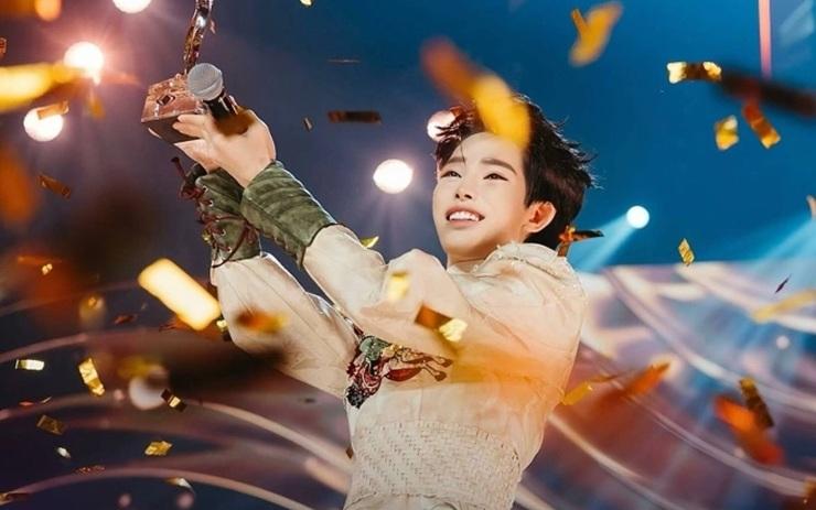 Duc Phuc offre au Vietnam une victoire éclatante à l’Intervision 2025