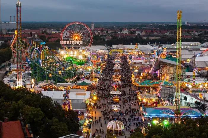 Photo nocture de l'Oktoberfest