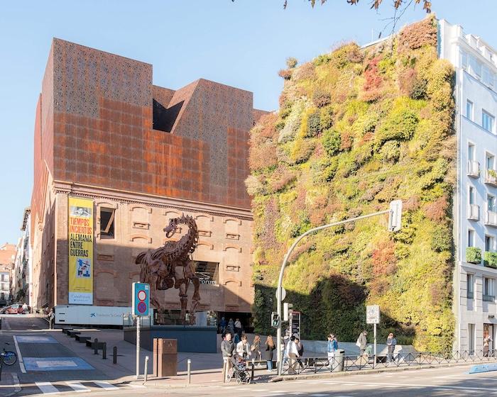 caixaforum madrid avec mur végétal