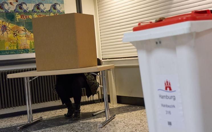 Photo prise dans un bureau de vote à Hambourg
