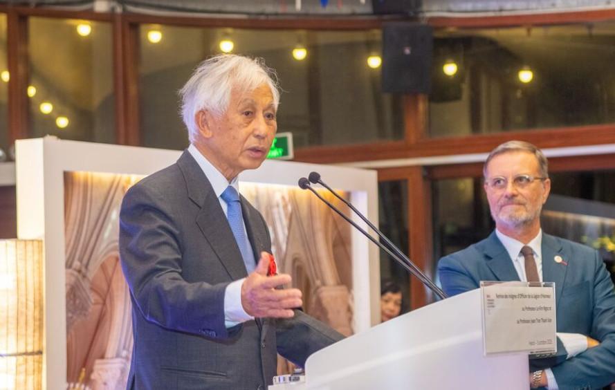 Le Kim Ngoc et Tran Thanh Van Officiers de la Légion d’honneur