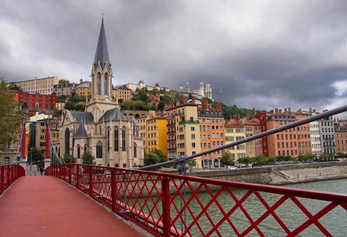 Les quais de Saône vers le quartier saint-Georges à Lyon. Crédit : Guillaume Baviere via Flickr. CC BY 2.0.