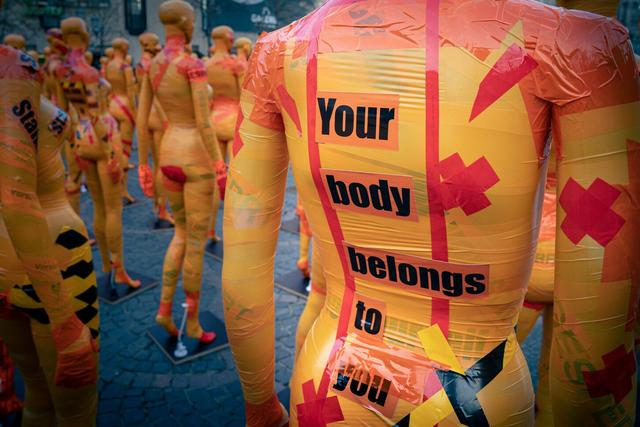 photo de mika baumeister mannequins contre le violences sexuelles à bonn