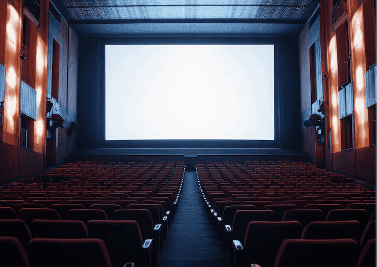 Salle de cinéma en Turquie avec grand écran allumé, illustration de la nouvelle campagne des billets à 120 TL chaque mercredi en 2025