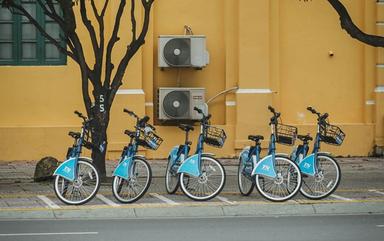 Les vélos publics peinent à séduire : une ville cherche à relancer la dynamique
