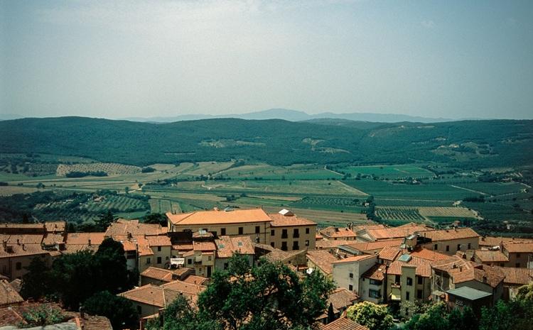village et collines toscanes