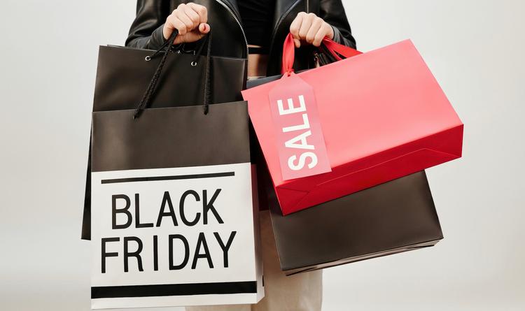 Des paquets de courses pendant Black Friday