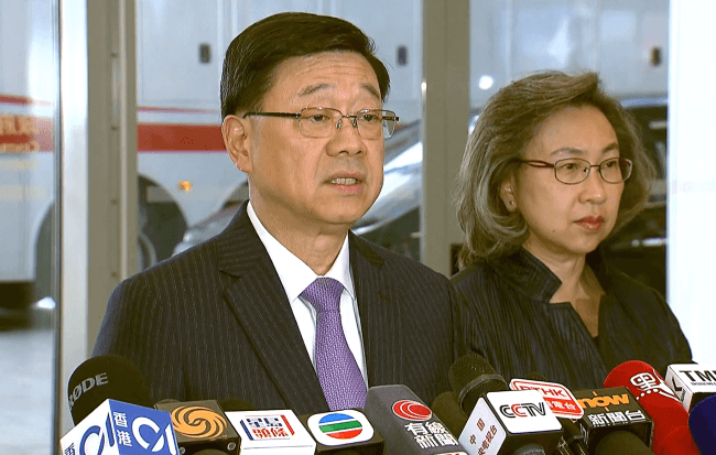 Elocution de John Lee le 24 novembre