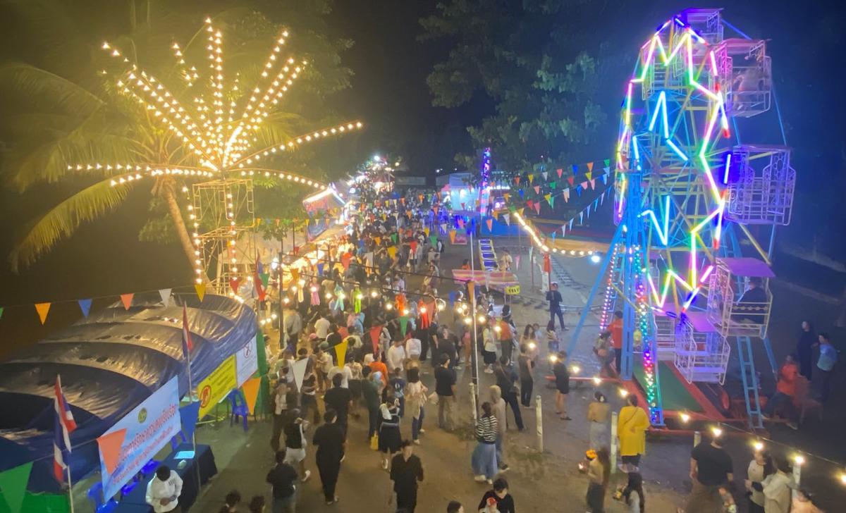 Fête foraine nocturne Chiang Mai
