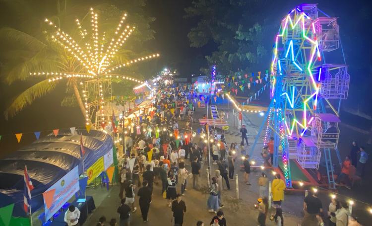 Fête foraine nocturne Chiang Mai