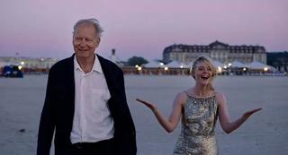 Stellan Skarsgård and Elle Fanning in "Sentimental Value“
