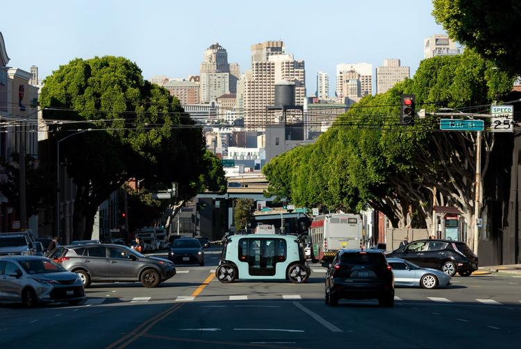 Un taxi autonome Zoox dans San Francisco