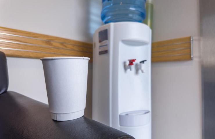 Bien-être en entreprise: comment choisir une fontaine à eau professionnelle adaptée?