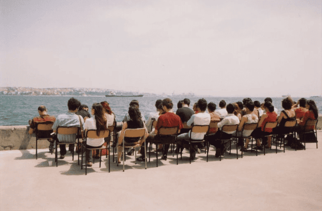 Photographie de “Seyir Korosu” (2002) de Gülçin Aksoy, présentée dans l’exposition à SALT Galata