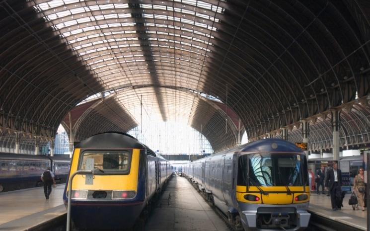 train attaque londres couteau