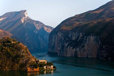 1200px-Qutang_Gorge_on_Changjiang
