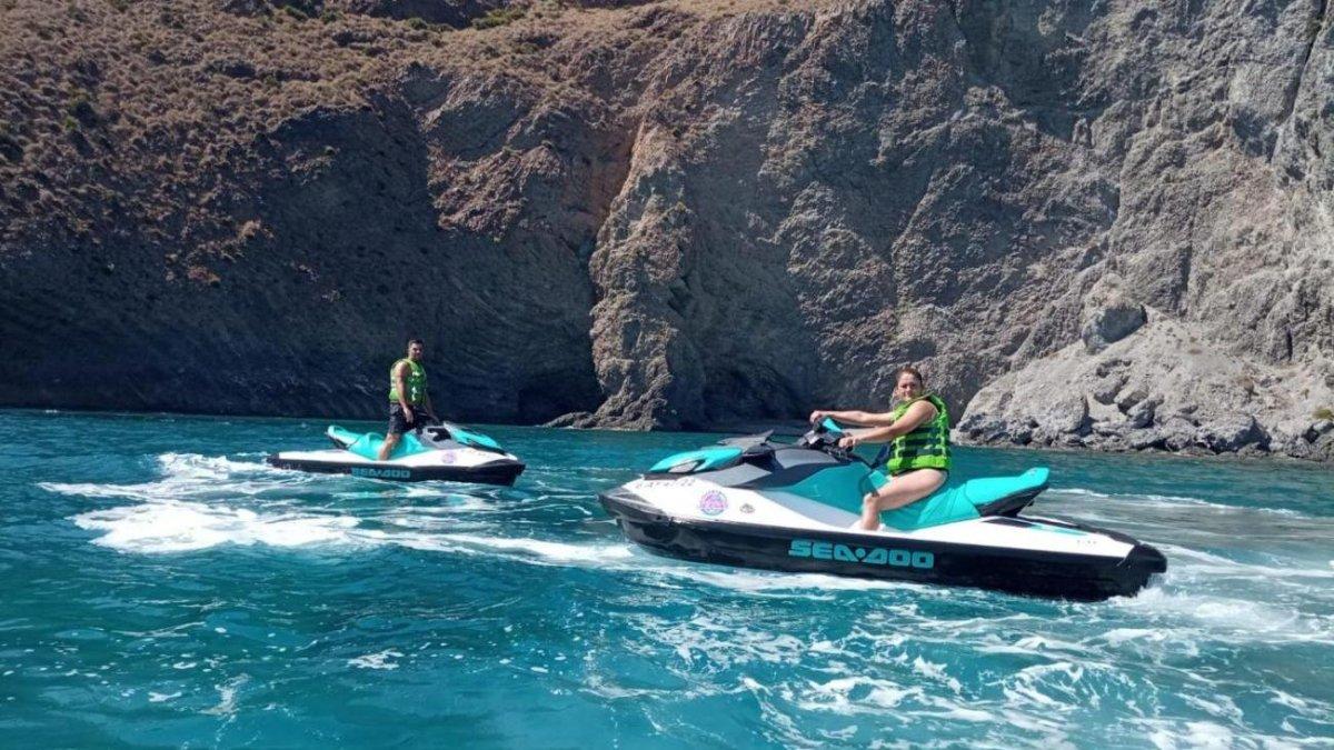motos de agua en una cala de Cabo de GataTURISMO ALMERÍA