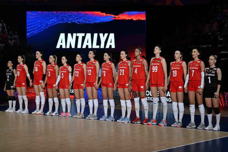Équipe nationale féminine de volley-ball de Turquie avant un match à Antalya