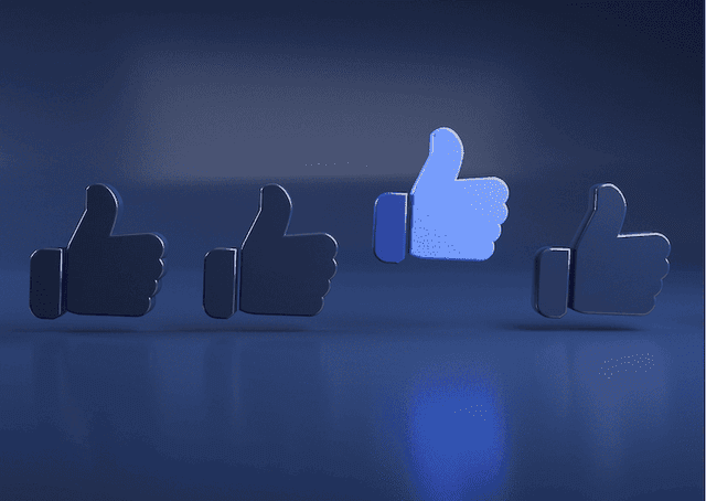 Un pouce bleu isolé parmi plusieurs icônes de “like” sombres, illustrant un geste distinct sur les réseaux sociaux
