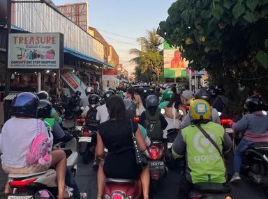 photo-embouteillages-canggu-bali_0