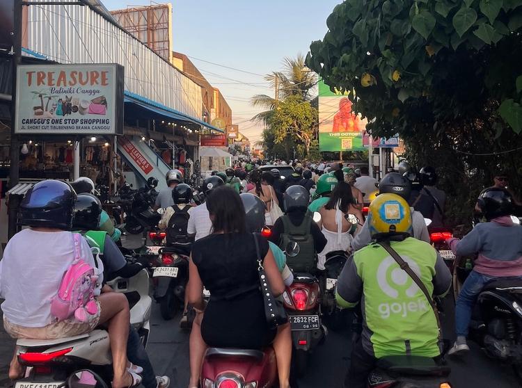photo-embouteillages-canggu-bali_0
