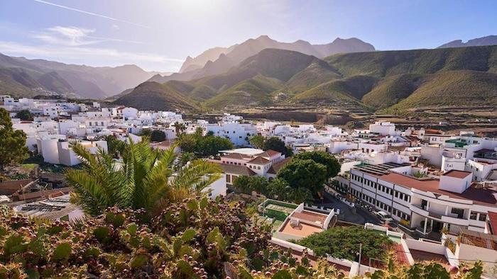 vue panoramique du village d'Agaete aux Canaries en Espagne