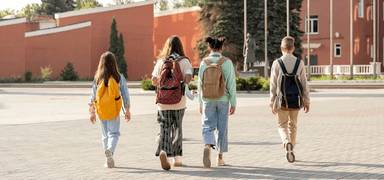 élèves devants lycée