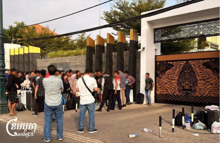 Des étrangers demandent l’aide de leur ambassade après leur départ de Sihanoukville