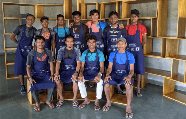 Don Bosco Ashalayam atelier menuiserie Photo groupe Titre